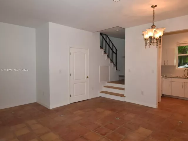 Дом в аренду по адресу 3051 Center St 9 - фото 7102739