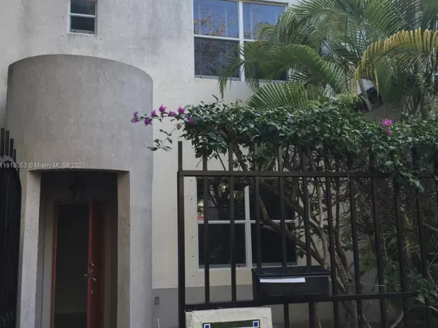 Дом в аренду по адресу 3051 Center St 9 - фото 7102729