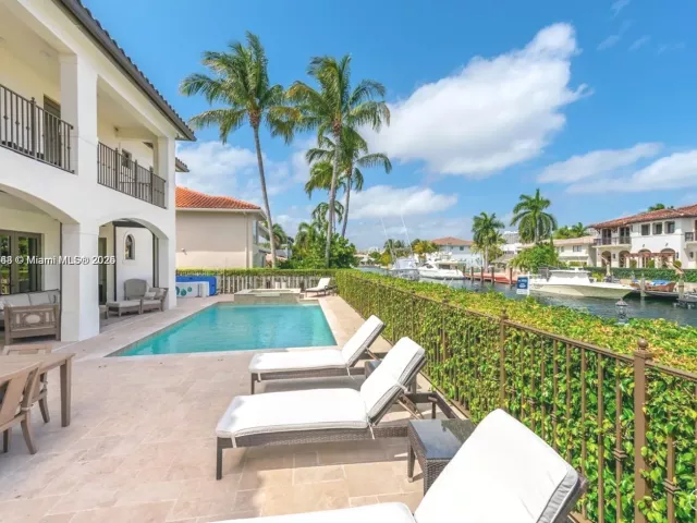 Дом в аренду по адресу 16433 NE 31st Ave - фото 6815265