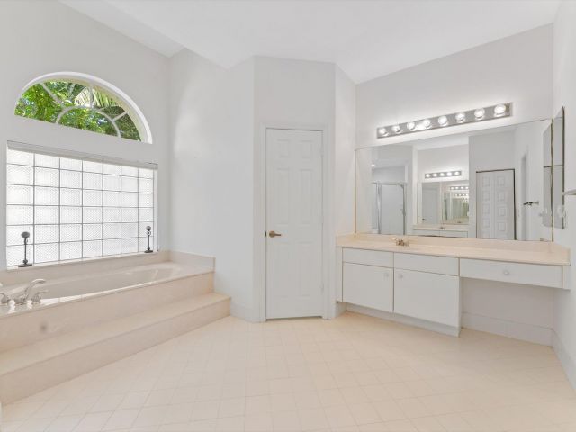 Продажа дома по адресу 12181 Rockledge Circle - фото 6816066