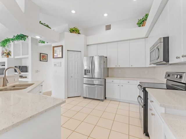 Продажа дома по адресу 12181 Rockledge Circle - фото 6816077