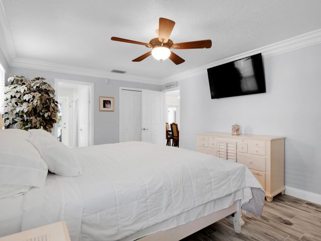 Продажа дома по адресу 1560 SW 16th Street - фото 6816050