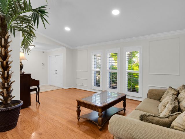 Продажа дома по адресу 1560 SW 16th Street - фото 6816054