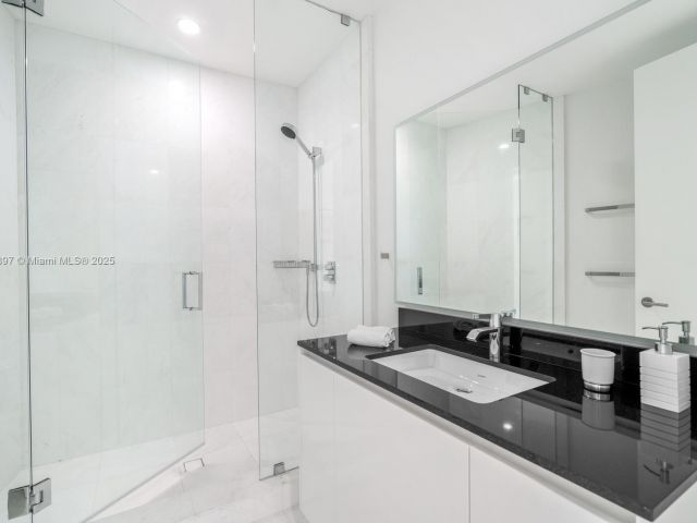 Продажа квартиры #5105 - фото 6836393