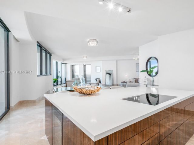 Продажа квартиры #5105 - фото 6836400