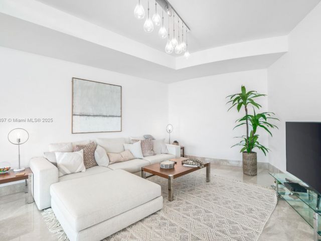 Продажа квартиры #5105 - фото 6836403