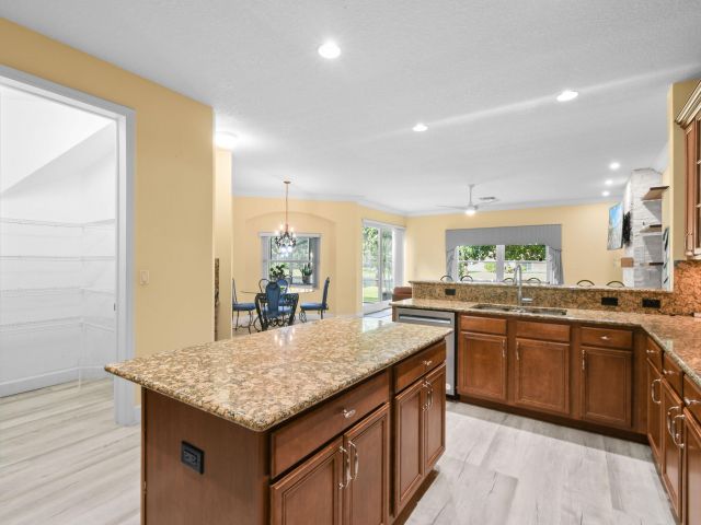 Продажа дома по адресу 9863 Royal Cardigan Way - фото 6816026