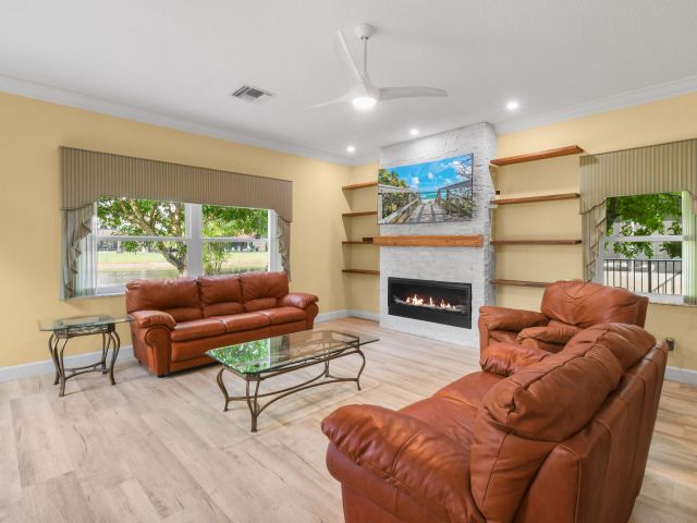 Продажа дома по адресу 9863 Royal Cardigan Way - фото 6816028