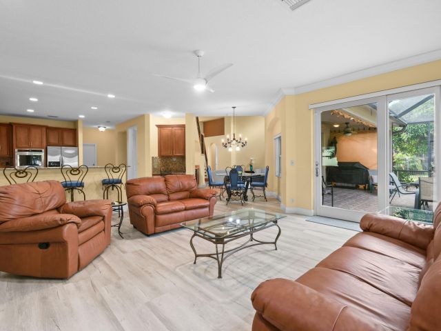 Продажа дома по адресу 9863 Royal Cardigan Way - фото 6816029