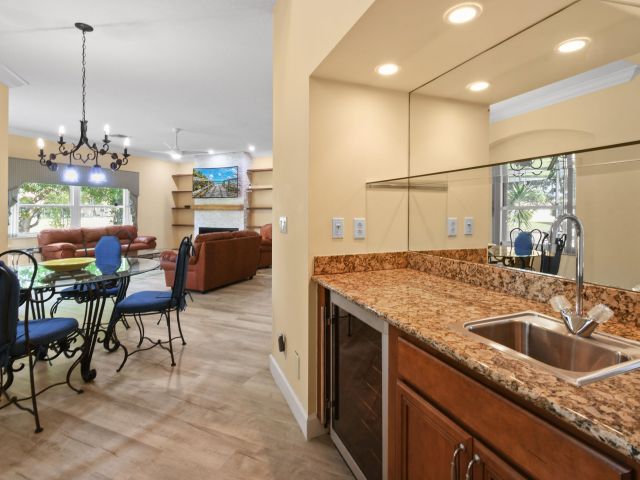 Продажа дома по адресу 9863 Royal Cardigan Way - фото 6816033