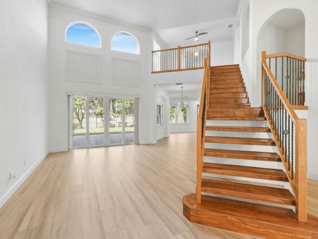 Продажа дома по адресу 9863 Royal Cardigan Way - фото 6816035