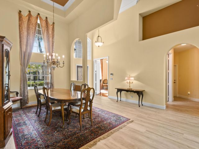 Продажа дома по адресу 9863 Royal Cardigan Way - фото 6816037