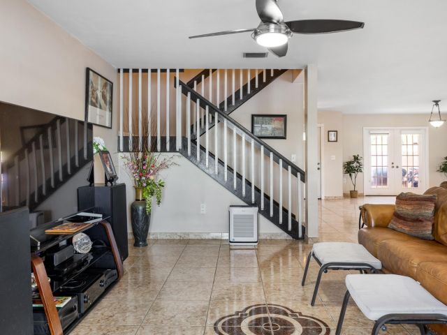 Продажа дома по адресу 940 SW 96th Avenue - фото 6830872