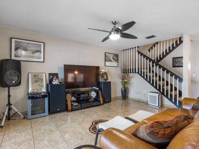 Продажа дома по адресу 940 SW 96th Avenue - фото 6830873