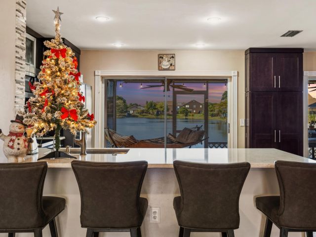 Продажа дома по адресу 940 SW 96th Avenue - фото 6830877