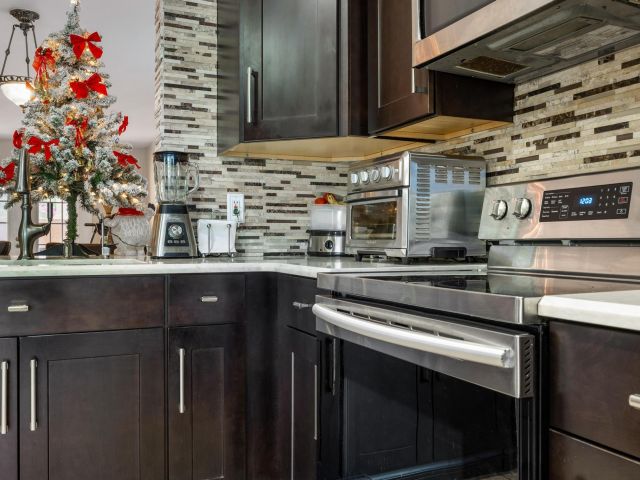 Продажа дома по адресу 940 SW 96th Avenue - фото 6830878