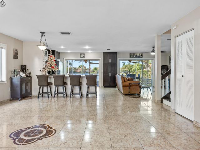 Продажа дома по адресу 940 SW 96th Avenue - фото 6830882