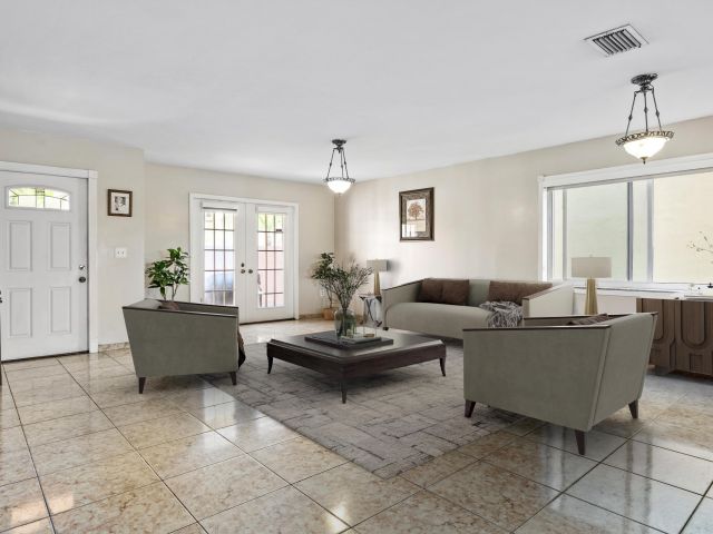 Продажа дома по адресу 940 SW 96th Avenue - фото 6830883