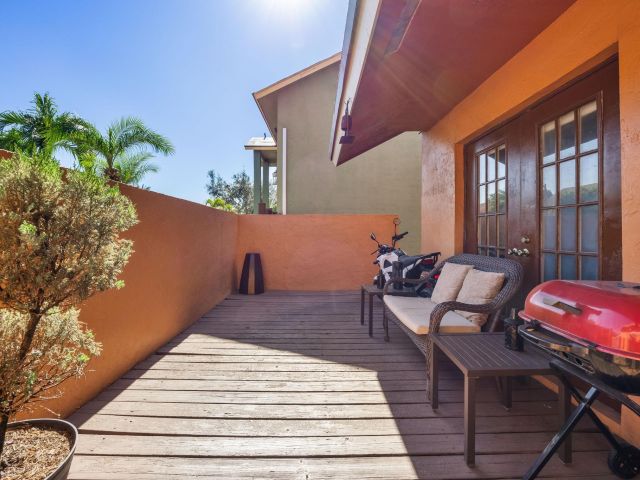 Продажа дома по адресу 940 SW 96th Avenue - фото 6830886