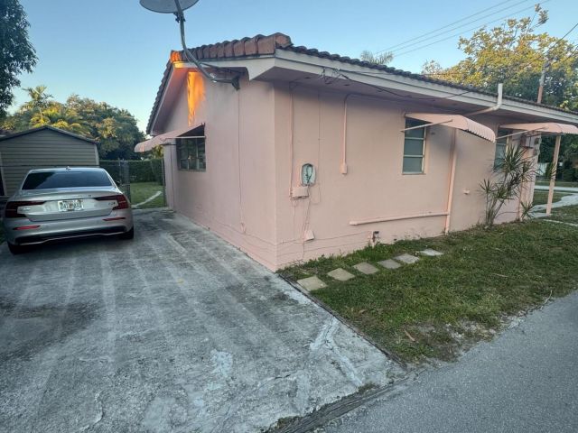 Продажа дома по адресу 1600 Van Buren Street - фото 6831310