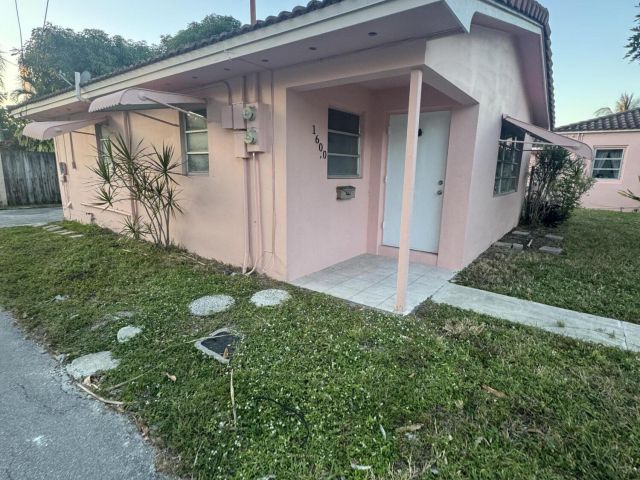 Продажа дома по адресу 1600 Van Buren Street - фото 6831311