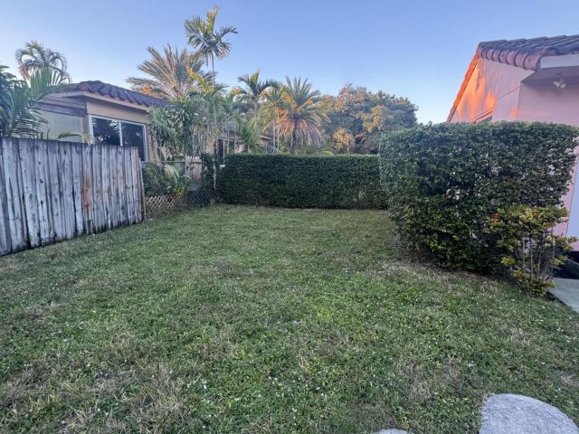 Продажа дома по адресу 1600 Van Buren Street - фото 6831313