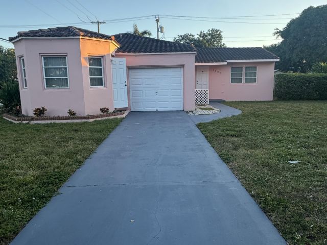 Продажа дома по адресу 1600 Van Buren Street - фото 6831318