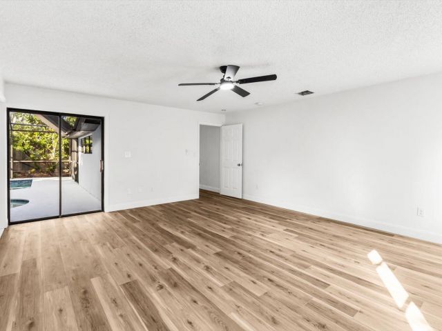 Продажа дома по адресу 937 NE 25th Avenue - фото 6831595