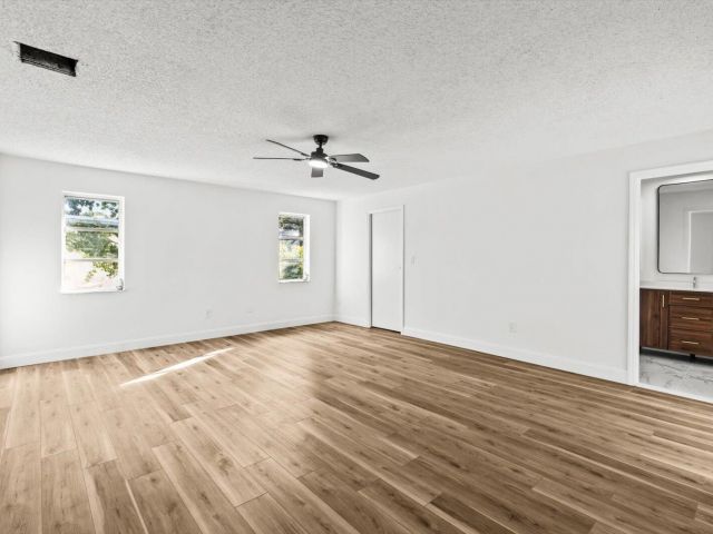 Продажа дома по адресу 937 NE 25th Avenue - фото 6831596