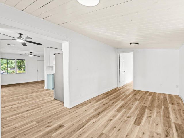 Продажа дома по адресу 937 NE 25th Avenue - фото 6831598