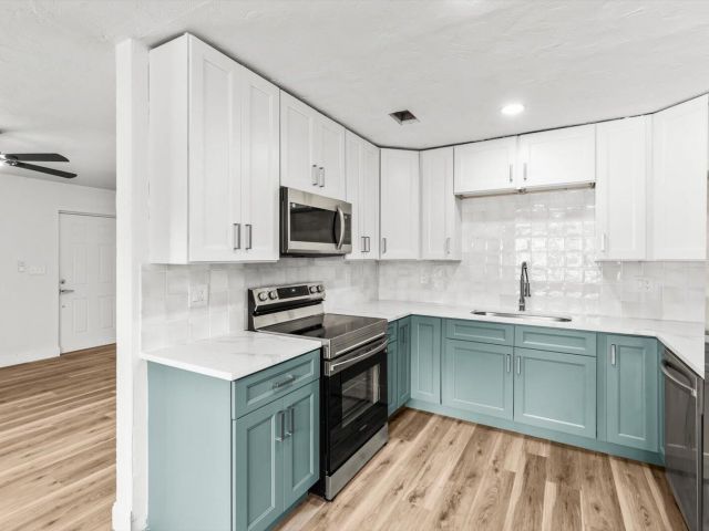 Продажа дома по адресу 937 NE 25th Avenue - фото 6831599