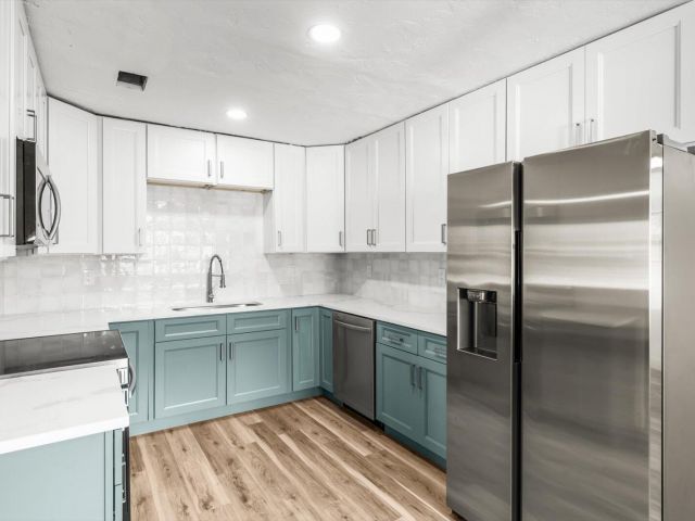 Продажа дома по адресу 937 NE 25th Avenue - фото 6831600