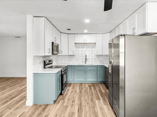 Продажа дома по адресу 937 NE 25th Avenue - фото 6831601