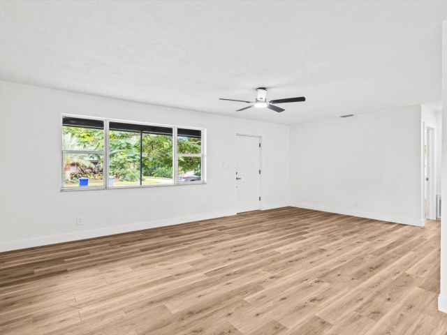 Продажа дома по адресу 937 NE 25th Avenue - фото 6831603