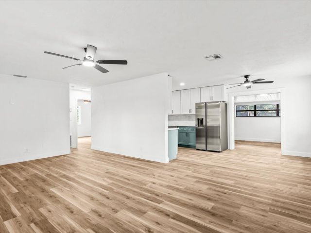 Продажа дома по адресу 937 NE 25th Avenue - фото 6831604