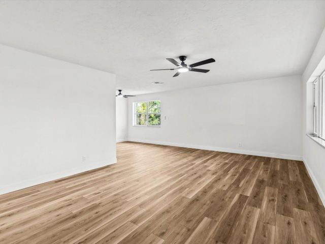 Продажа дома по адресу 937 NE 25th Avenue - фото 6831605