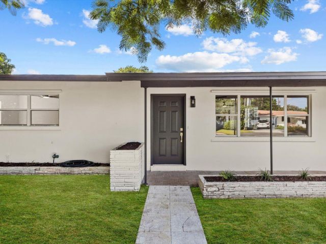 Продажа дома по адресу 937 NE 25th Avenue - фото 6831606