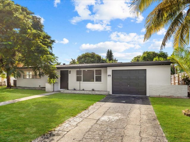 Продажа дома по адресу 937 NE 25th Avenue - фото 6831607