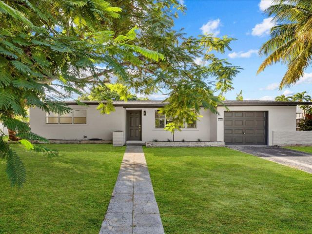 Продажа дома по адресу 937 NE 25th Avenue - фото 6831608