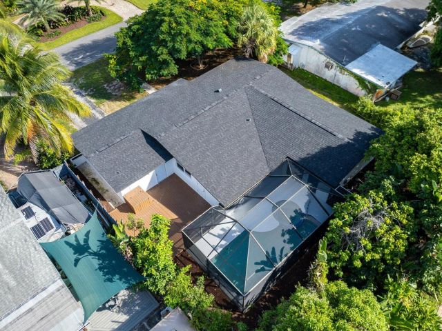 Продажа дома по адресу 937 NE 25th Avenue - фото 6831609