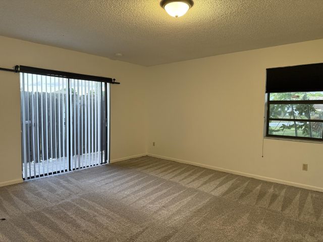 Дом в аренду по адресу 1389 Pines Lane - фото 6830021