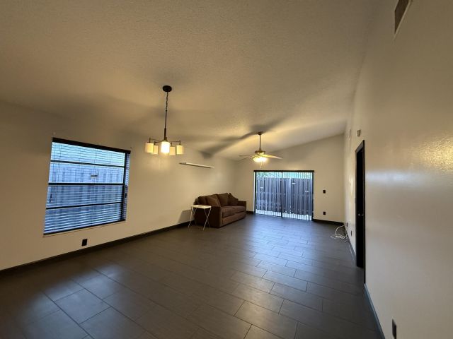 Дом в аренду по адресу 1389 Pines Lane - фото 6830031