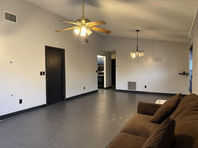 Дом в аренду по адресу 1389 Pines Lane - фото 6830032