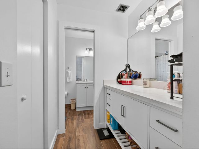 Продажа дома по адресу 20130 NW 34th Court - фото 6818122