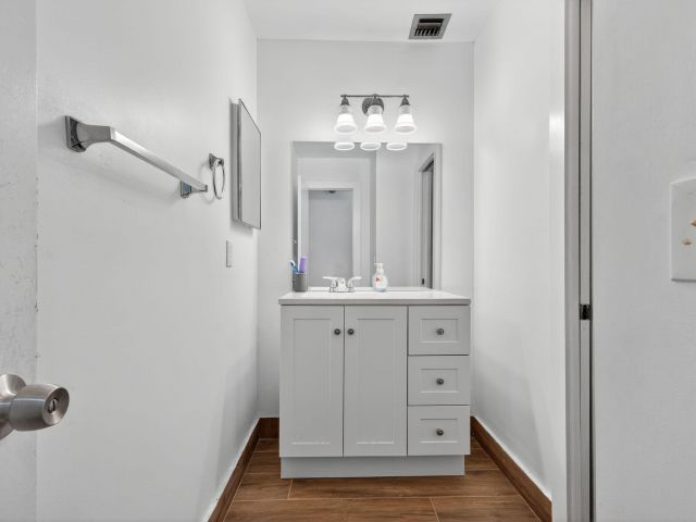 Продажа дома по адресу 20130 NW 34th Court - фото 6818126