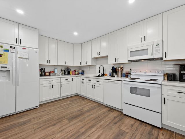 Продажа дома по адресу 20130 NW 34th Court - фото 6818130