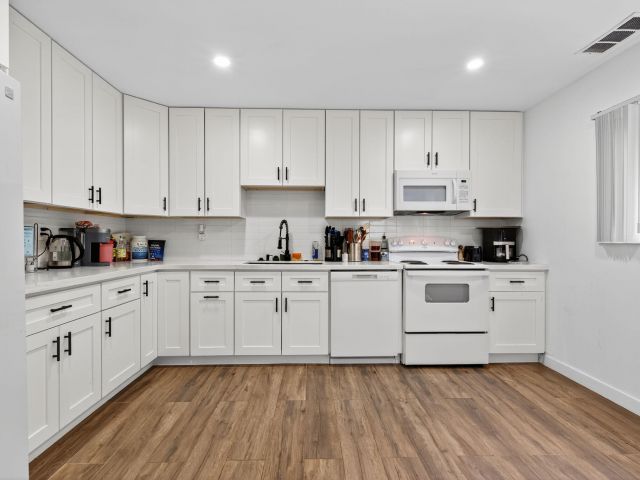 Продажа дома по адресу 20130 NW 34th Court - фото 6818131