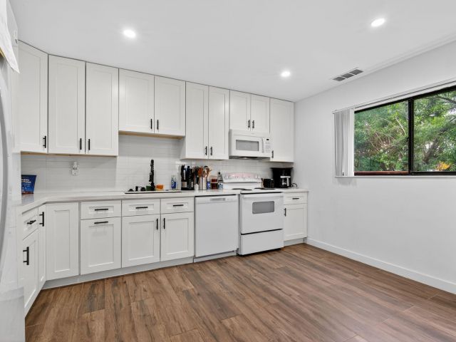 Продажа дома по адресу 20130 NW 34th Court - фото 6818132