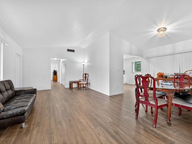 Продажа дома по адресу 20130 NW 34th Court - фото 6818135