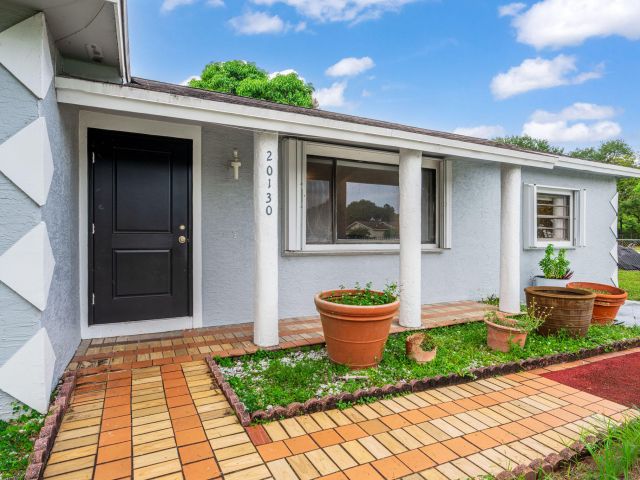 Продажа дома по адресу 20130 NW 34th Court - фото 6818139